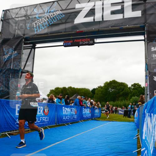 30.08.2026 - Elbe Triathlon Hamburg LAZAROV Photography http://msf.ph/oto/10084887 30.08.2026 11:44:56 Ziel 1082, 1296 meine-sportfotos.de
