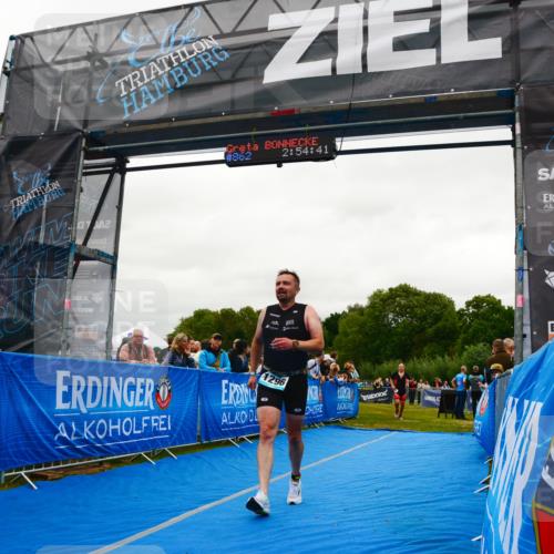 30.08.2026 - Elbe Triathlon Hamburg LAZAROV Photography http://msf.ph/oto/10084896 30.08.2026 11:45:02 Ziel 1296 meine-sportfotos.de