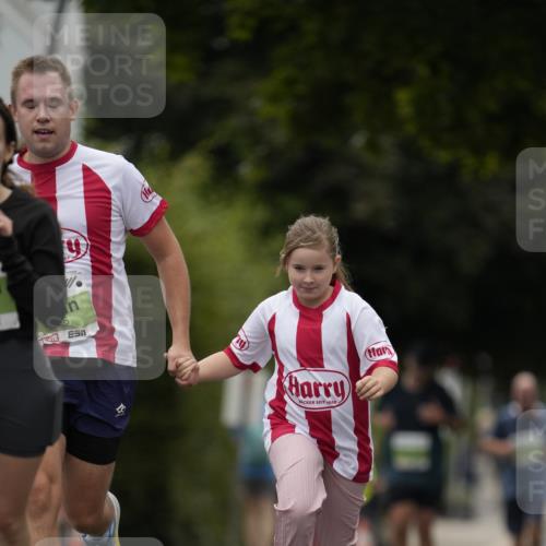 30.08.2026 - Blankeneser Heldenlauf Patografie http://msf.ph/oto/10085050 30.08.2026 10:31:45 Ziel 5155, 5175, 5354, 5652 meine-sportfotos.de