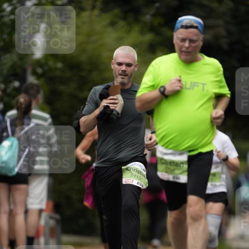 30.08.2026 - Blankeneser Heldenlauf Patografie http://msf.ph/oto/10085140 30.08.2026 10:32:45 Ziel 5113, 5692, 5748 meine-sportfotos.de