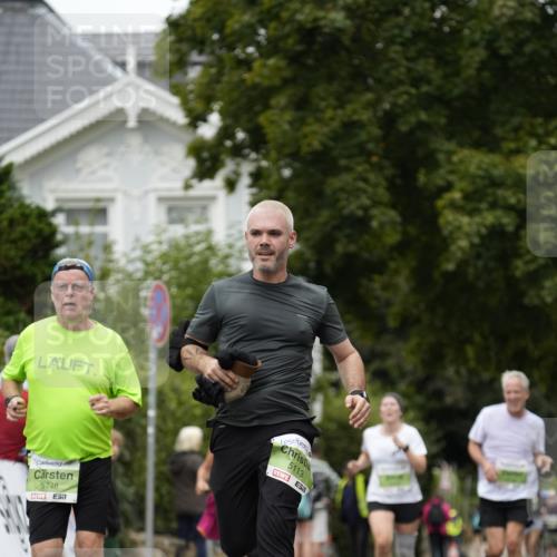 30.08.2026 - Blankeneser Heldenlauf Patografie http://msf.ph/oto/10085155 30.08.2026 10:32:50 Ziel 5046, 5113, 5500, 5573, 5748 meine-sportfotos.de