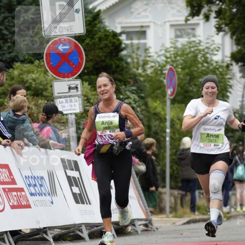 30.08.2026 - Blankeneser Heldenlauf Patografie http://msf.ph/oto/10085163 30.08.2026 10:32:53 Ziel 5046, 5113, 5500, 5573, 5748 meine-sportfotos.de