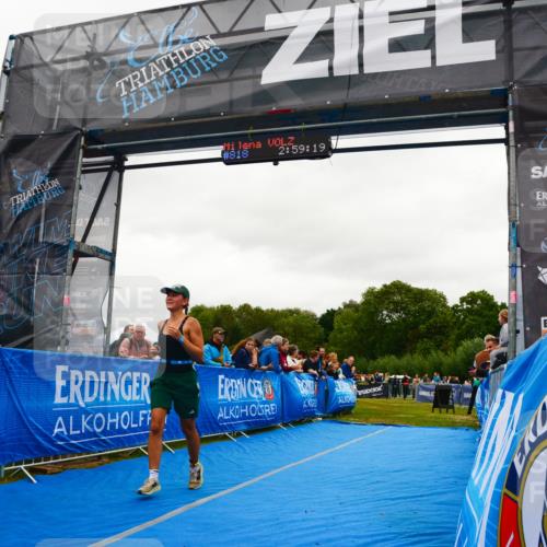 30.08.2026 - Elbe Triathlon Hamburg LAZAROV Photography http://msf.ph/oto/10085290 30.08.2026 11:49:18 Ziel 818 meine-sportfotos.de