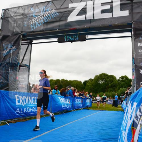 30.08.2026 - Elbe Triathlon Hamburg LAZAROV Photography http://msf.ph/oto/10085410 30.08.2026 11:50:25 Ziel 855, 912, 1282 meine-sportfotos.de
