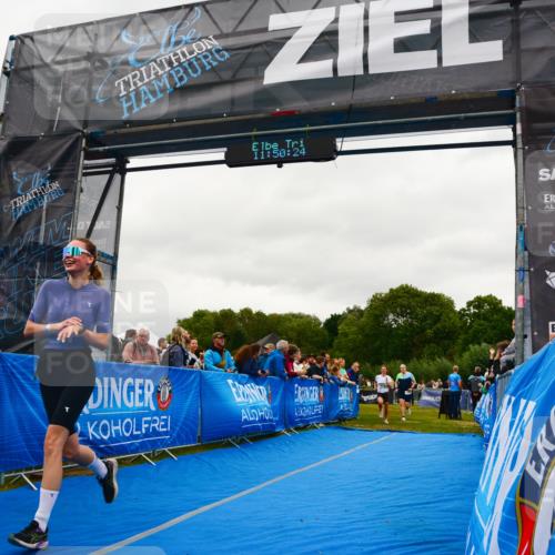 30.08.2026 - Elbe Triathlon Hamburg LAZAROV Photography http://msf.ph/oto/10085414 30.08.2026 11:50:25 Ziel 855, 912, 1282 meine-sportfotos.de