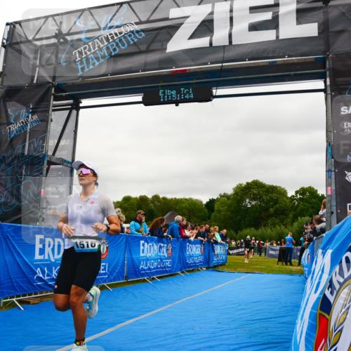 30.08.2026 - Elbe Triathlon Hamburg LAZAROV Photography http://msf.ph/oto/10085590 30.08.2026 11:51:46 Ziel 932, 1332, 1516 meine-sportfotos.de