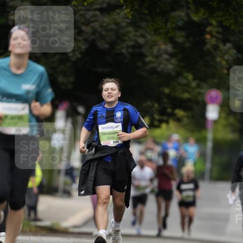 30.08.2026 - Blankeneser Heldenlauf Patografie http://msf.ph/oto/10085607 30.08.2026 10:37:41 Ziel 5201, 5752, 5861 meine-sportfotos.de