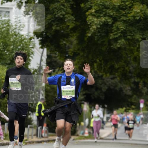 30.08.2026 - Blankeneser Heldenlauf Patografie http://msf.ph/oto/10085626 30.08.2026 10:37:51 Ziel 5177, 5433, 5639 meine-sportfotos.de