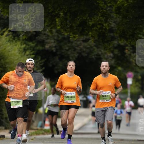 30.08.2026 - Blankeneser Heldenlauf Patografie http://msf.ph/oto/10085802 30.08.2026 10:40:24 Ziel 5559, 5565 meine-sportfotos.de