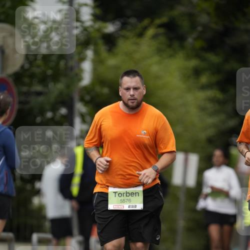 30.08.2026 - Blankeneser Heldenlauf Patografie http://msf.ph/oto/10085805 30.08.2026 10:40:26 Ziel 5559, 5565 meine-sportfotos.de