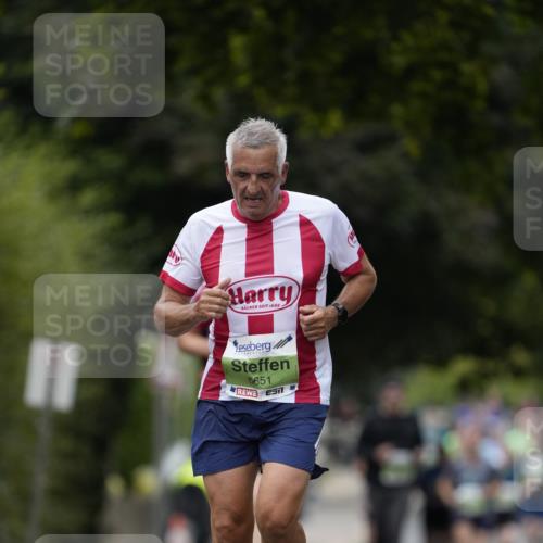 30.08.2026 - Blankeneser Heldenlauf Patografie http://msf.ph/oto/10085842 30.08.2026 10:41:04 Ziel 5494, 5563, 5651 meine-sportfotos.de