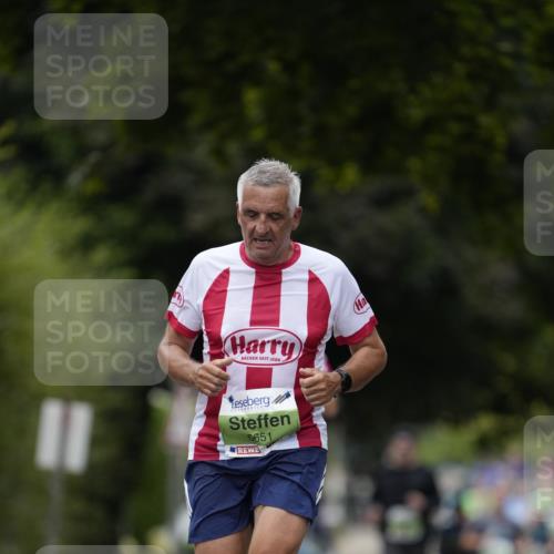 30.08.2026 - Blankeneser Heldenlauf Patografie http://msf.ph/oto/10085844 30.08.2026 10:41:05 Ziel 5494, 5563, 5651 meine-sportfotos.de