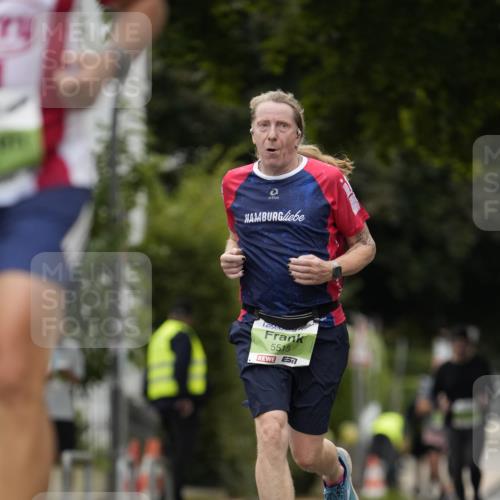 30.08.2026 - Blankeneser Heldenlauf Patografie http://msf.ph/oto/10085846 30.08.2026 10:41:11 Ziel 5515, 5563, 5651 meine-sportfotos.de