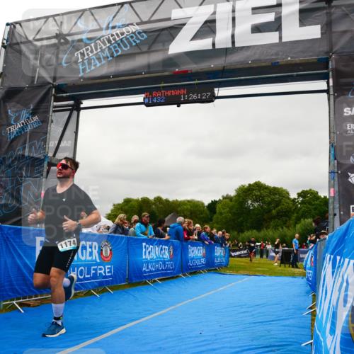 30.08.2026 - Elbe Triathlon Hamburg LAZAROV Photography http://msf.ph/oto/10086098 30.08.2026 11:56:29 Ziel 1174, 1392, 1432 meine-sportfotos.de
