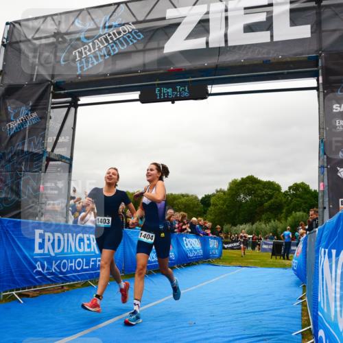 30.08.2026 - Elbe Triathlon Hamburg LAZAROV Photography http://msf.ph/oto/10086121 30.08.2026 11:57:38 Ziel 860, 1403, 1404 meine-sportfotos.de