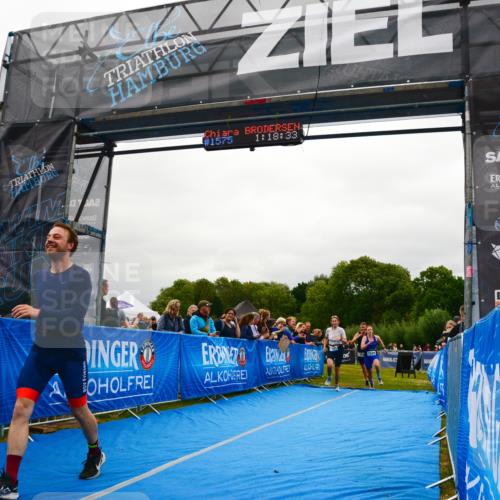 30.08.2026 - Elbe Triathlon Hamburg LAZAROV Photography http://msf.ph/oto/10086243 30.08.2026 11:58:51 Ziel 1401, 1489, 1526 meine-sportfotos.de