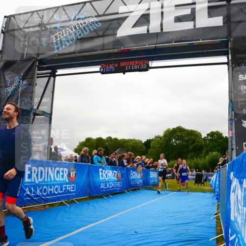 30.08.2026 - Elbe Triathlon Hamburg LAZAROV Photography http://msf.ph/oto/10086244 30.08.2026 11:58:51 Ziel 1401, 1489, 1526 meine-sportfotos.de