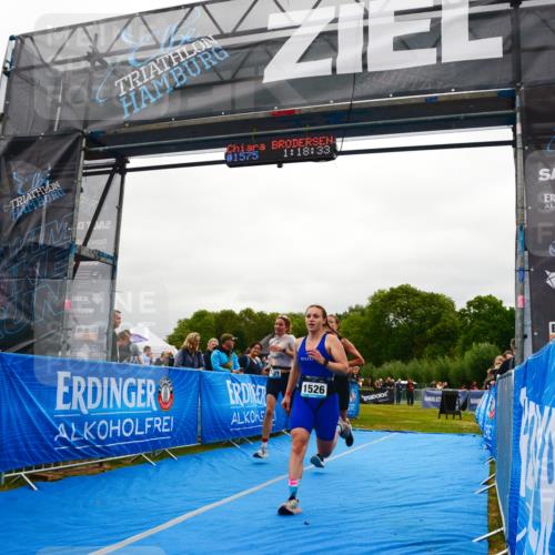 30.08.2026 - Elbe Triathlon Hamburg LAZAROV Photography http://msf.ph/oto/10086245 30.08.2026 11:58:53 Ziel 1401, 1489, 1526 meine-sportfotos.de
