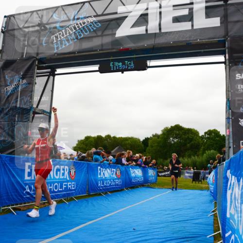 30.08.2026 - Elbe Triathlon Hamburg LAZAROV Photography http://msf.ph/oto/10086262 30.08.2026 11:59:25 Ziel 785, 859, 1131 meine-sportfotos.de
