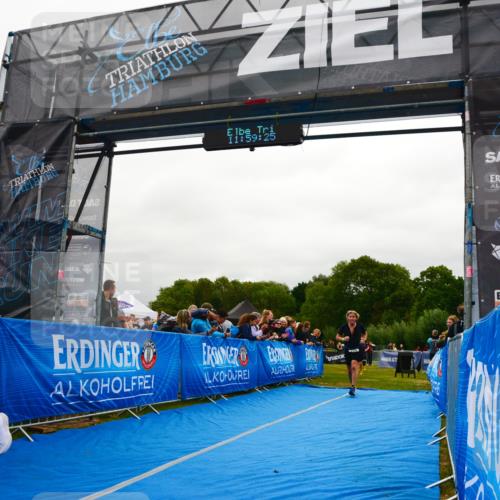 30.08.2026 - Elbe Triathlon Hamburg LAZAROV Photography http://msf.ph/oto/10086268 30.08.2026 11:59:26 Ziel 785, 859, 1131 meine-sportfotos.de
