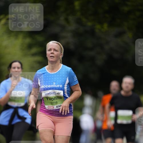 30.08.2026 - Blankeneser Heldenlauf Patografie http://msf.ph/oto/10086296 30.08.2026 10:44:27 Ziel 5716, 5722 meine-sportfotos.de