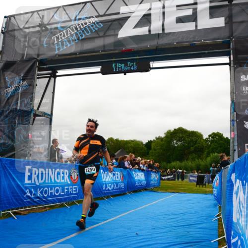 30.08.2026 - Elbe Triathlon Hamburg LAZAROV Photography http://msf.ph/oto/10086298 30.08.2026 11:59:48 Ziel 1250 meine-sportfotos.de