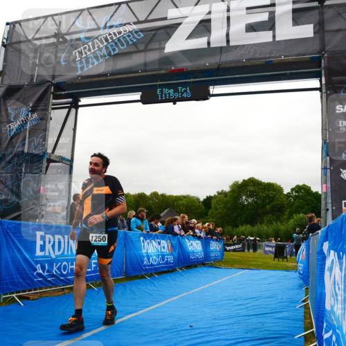 30.08.2026 - Elbe Triathlon Hamburg LAZAROV Photography http://msf.ph/oto/10086302 30.08.2026 11:59:49 Ziel 1250 meine-sportfotos.de