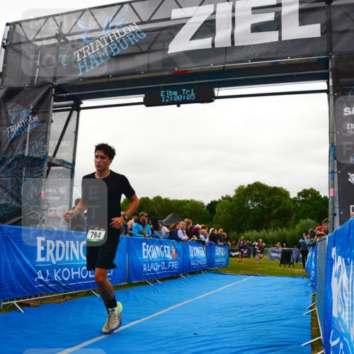 30.08.2026 - Elbe Triathlon Hamburg LAZAROV Photography http://msf.ph/oto/10086314 30.08.2026 12:00:05 Ziel 794, 1365, 1551 meine-sportfotos.de