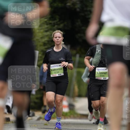 30.08.2026 - Blankeneser Heldenlauf Patografie http://msf.ph/oto/10086379 30.08.2026 10:45:47 Ziel 5519, 5520 meine-sportfotos.de