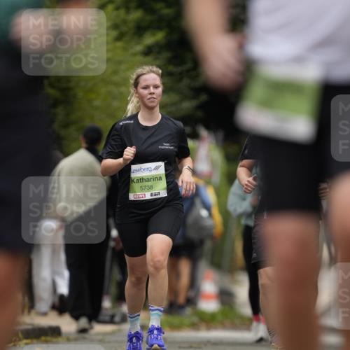 30.08.2026 - Blankeneser Heldenlauf Patografie http://msf.ph/oto/10086383 30.08.2026 10:45:48 Ziel 5519, 5520 meine-sportfotos.de