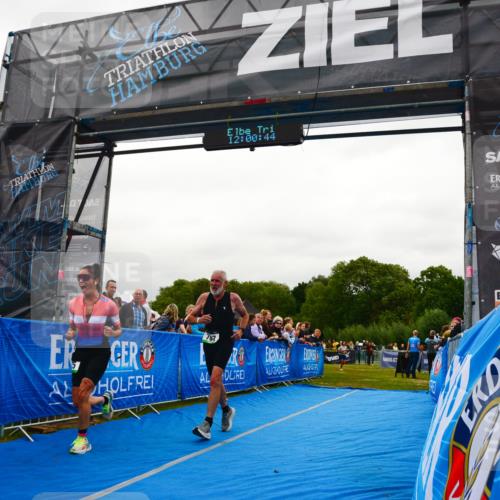30.08.2026 - Elbe Triathlon Hamburg LAZAROV Photography http://msf.ph/oto/10086393 30.08.2026 12:00:45 Ziel 787, 975 meine-sportfotos.de