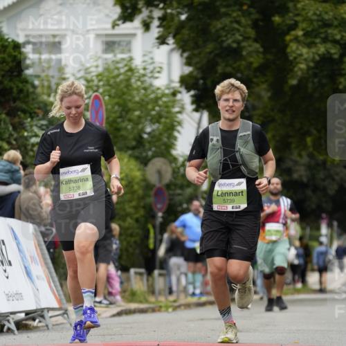 30.08.2026 - Blankeneser Heldenlauf Patografie http://msf.ph/oto/10086395 30.08.2026 10:45:56 Ziel 5520, 5738, 5739 meine-sportfotos.de