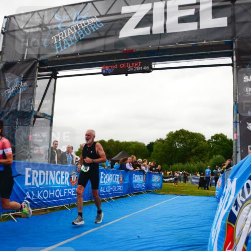 30.08.2026 - Elbe Triathlon Hamburg LAZAROV Photography http://msf.ph/oto/10086397 30.08.2026 12:00:45 Ziel 787, 975 meine-sportfotos.de