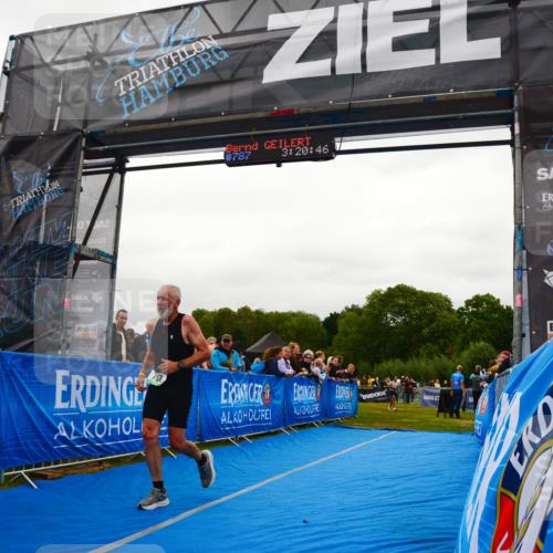 30.08.2026 - Elbe Triathlon Hamburg LAZAROV Photography http://msf.ph/oto/10086399 30.08.2026 12:00:45 Ziel 787, 975 meine-sportfotos.de
