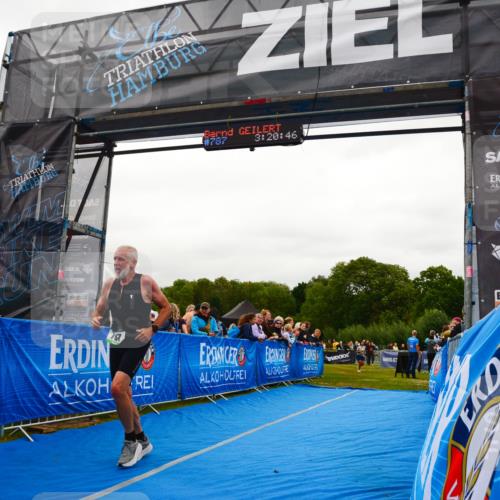 30.08.2026 - Elbe Triathlon Hamburg LAZAROV Photography http://msf.ph/oto/10086401 30.08.2026 12:00:46 Ziel 787, 975 meine-sportfotos.de