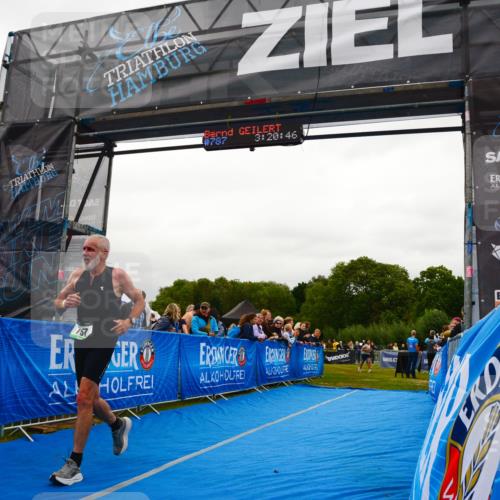 30.08.2026 - Elbe Triathlon Hamburg LAZAROV Photography http://msf.ph/oto/10086403 30.08.2026 12:00:46 Ziel 787, 975 meine-sportfotos.de