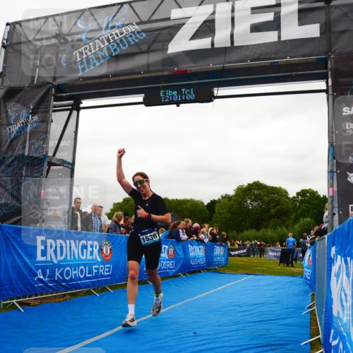 30.08.2026 - Elbe Triathlon Hamburg LAZAROV Photography http://msf.ph/oto/10086405 30.08.2026 12:01:01 Ziel 1481, 1536 meine-sportfotos.de