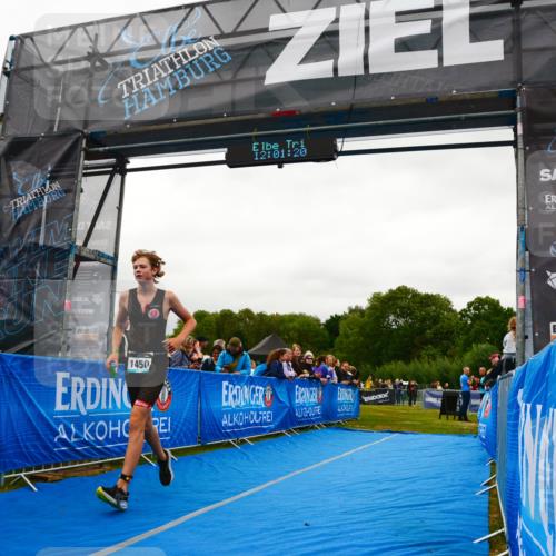 30.08.2026 - Elbe Triathlon Hamburg LAZAROV Photography http://msf.ph/oto/10086431 30.08.2026 12:01:21 Ziel 1450 meine-sportfotos.de