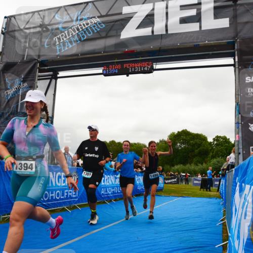 30.08.2026 - Elbe Triathlon Hamburg LAZAROV Photography http://msf.ph/oto/10086463 30.08.2026 12:01:46 Ziel 1301, 1394, 1479, 1480 meine-sportfotos.de