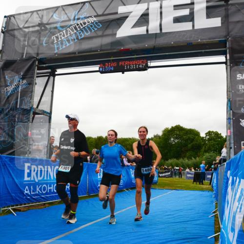 30.08.2026 - Elbe Triathlon Hamburg LAZAROV Photography http://msf.ph/oto/10086467 30.08.2026 12:01:46 Ziel 1301, 1394, 1479, 1480 meine-sportfotos.de