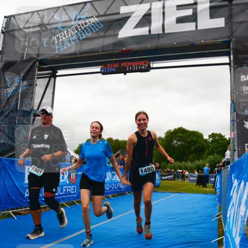 30.08.2026 - Elbe Triathlon Hamburg LAZAROV Photography http://msf.ph/oto/10086470 30.08.2026 12:01:47 Ziel 1301, 1394, 1479, 1480 meine-sportfotos.de