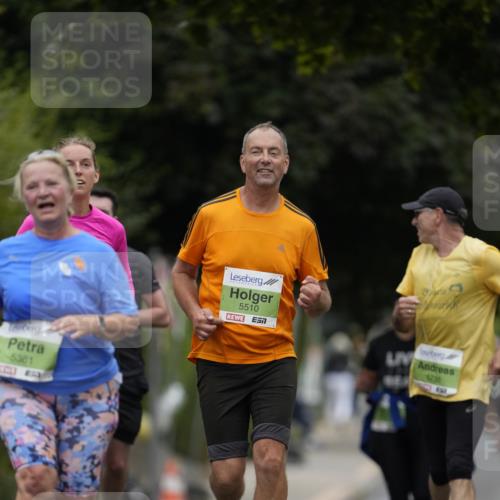 30.08.2026 - Blankeneser Heldenlauf Patografie http://msf.ph/oto/10086512 30.08.2026 10:47:54 Ziel 5245, 5424, 5451 meine-sportfotos.de