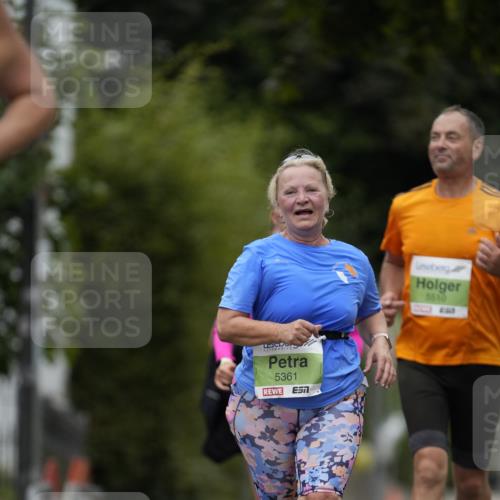 30.08.2026 - Blankeneser Heldenlauf Patografie http://msf.ph/oto/10086514 30.08.2026 10:47:55 Ziel 5245, 5424, 5451 meine-sportfotos.de