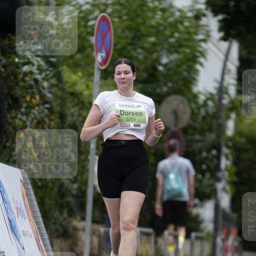30.08.2026 - Blankeneser Heldenlauf Patografie http://msf.ph/oto/10086572 30.08.2026 10:48:41 Ziel 5060, 5251 meine-sportfotos.de