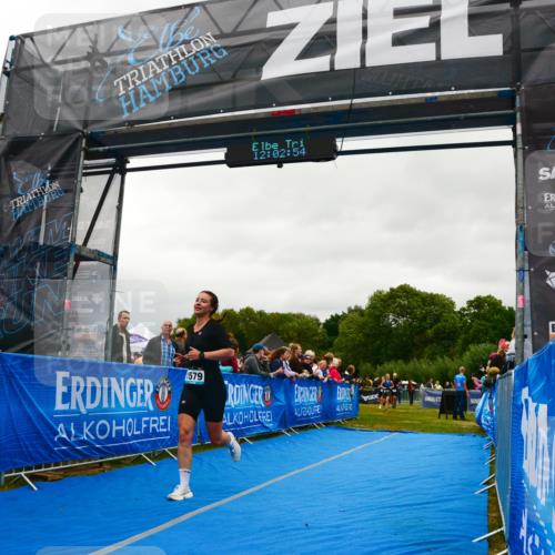 30.08.2026 - Elbe Triathlon Hamburg LAZAROV Photography http://msf.ph/oto/10086580 30.08.2026 12:02:55 Ziel 942, 1544, 1579 meine-sportfotos.de