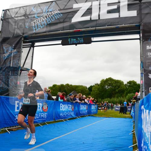 30.08.2026 - Elbe Triathlon Hamburg LAZAROV Photography http://msf.ph/oto/10086586 30.08.2026 12:02:56 Ziel 942, 1544, 1579 meine-sportfotos.de