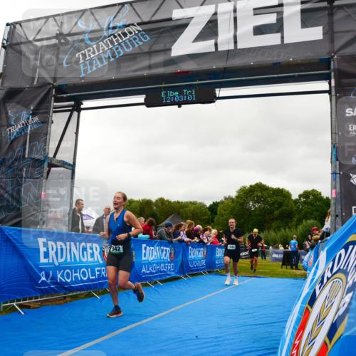 30.08.2026 - Elbe Triathlon Hamburg LAZAROV Photography http://msf.ph/oto/10086593 30.08.2026 12:03:02 Ziel 764, 942, 1544 meine-sportfotos.de