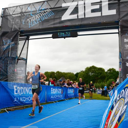 30.08.2026 - Elbe Triathlon Hamburg LAZAROV Photography http://msf.ph/oto/10086596 30.08.2026 12:03:02 Ziel 764, 942, 1544 meine-sportfotos.de