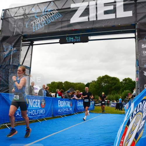 30.08.2026 - Elbe Triathlon Hamburg LAZAROV Photography http://msf.ph/oto/10086602 30.08.2026 12:03:02 Ziel 764, 942, 1544 meine-sportfotos.de
