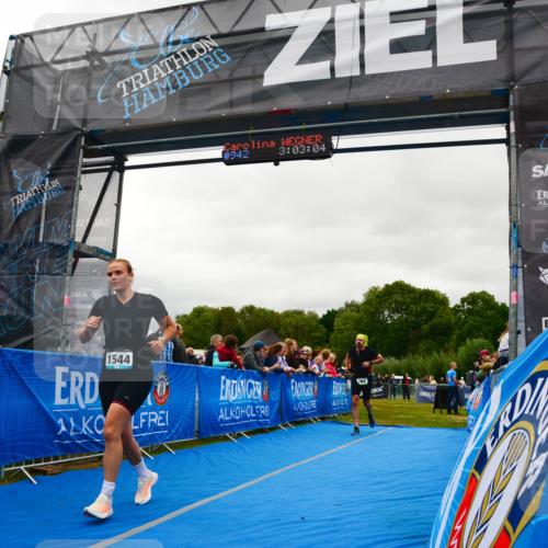 30.08.2026 - Elbe Triathlon Hamburg LAZAROV Photography http://msf.ph/oto/10086612 30.08.2026 12:03:04 Ziel 764, 942, 1544 meine-sportfotos.de